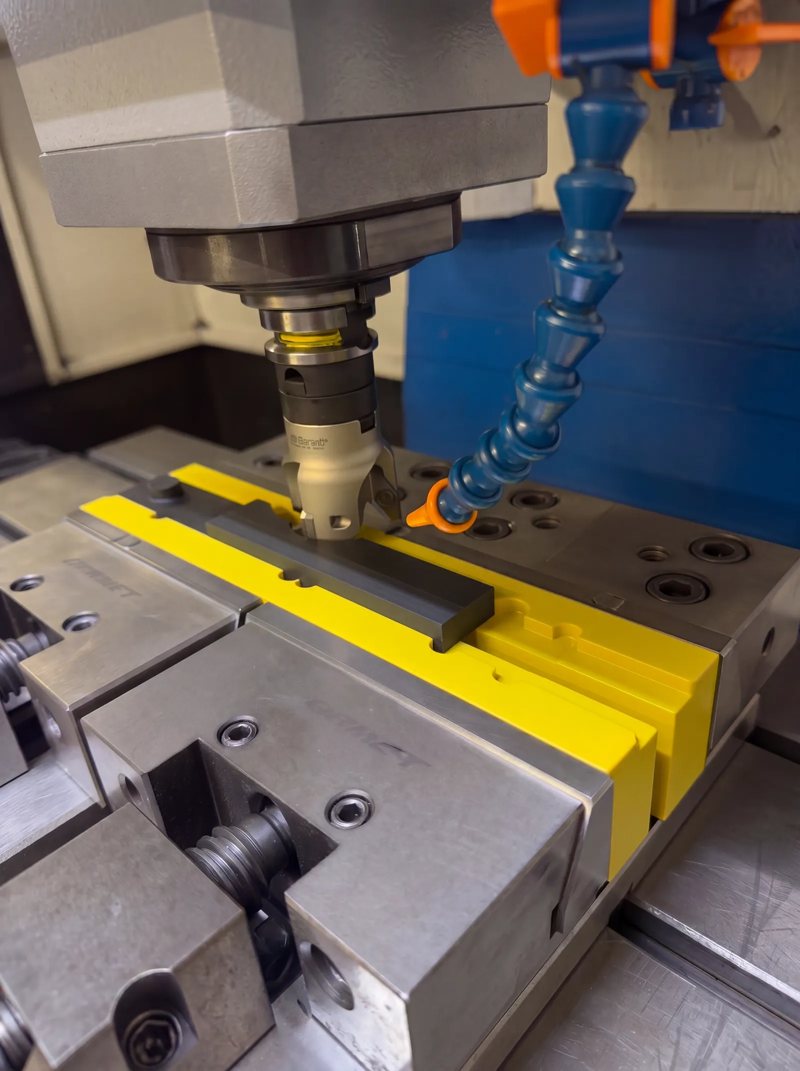 CNC frézování technického plastu v dílně BELT PLAST