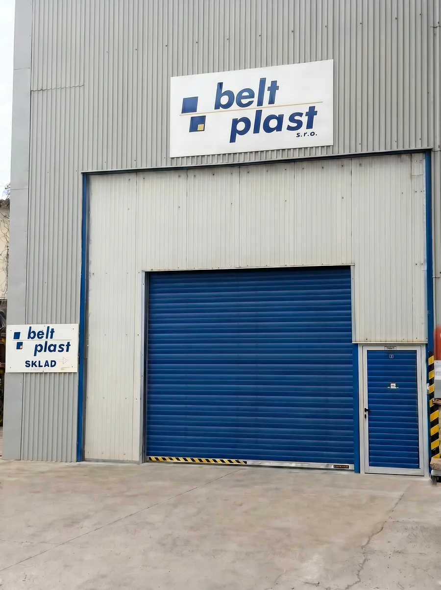 Vchod do areálu BELT PLAST — Hájecká 12, Brno
